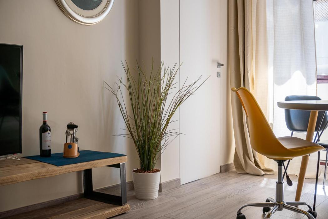 Studio Yvonne Apartment Bari Bagian luar foto